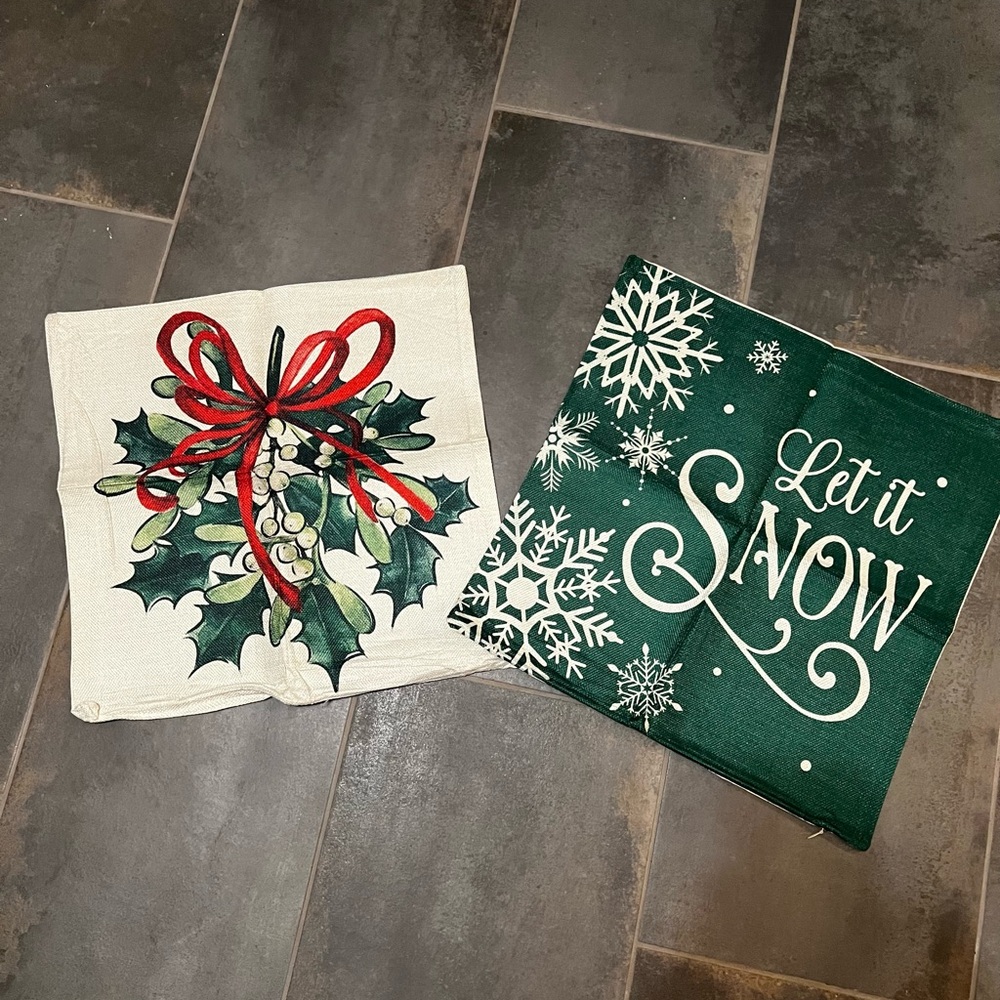 New Festive Holiday Pillow Covers Set - Red and Green 16 x 16